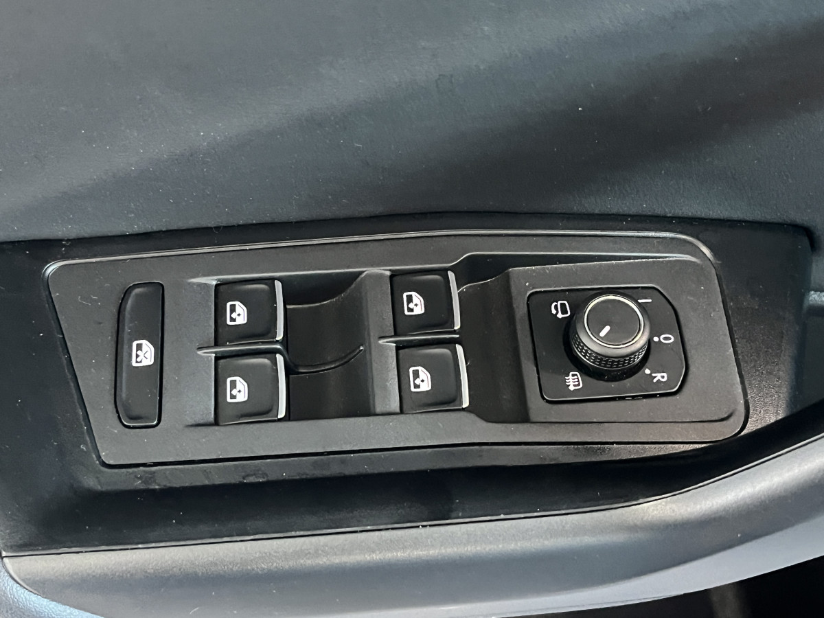 VOLKSWAGEN T-ROC 2,0 TSI 190 R-LINE DSG7 4MOTION TOIT PANORAMIQUE OUVRANT APPLE CARPLAY  DMS  ACC GPS CAMERA VIRTUAL COCKPIT HIFI BEATS FULL LED REGULATEUR LIMITEUR JANTE 19 EXCELLENT ETAT