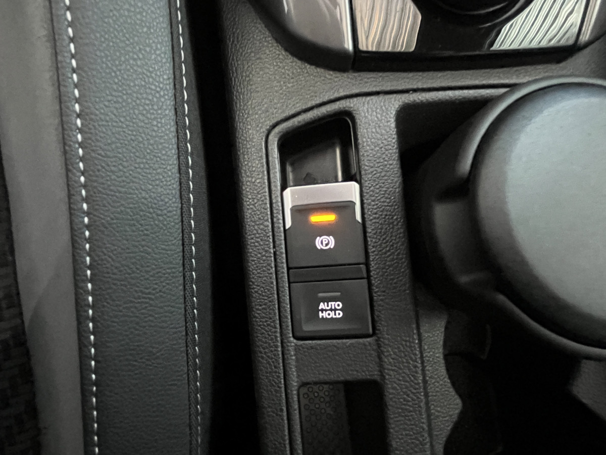 VOLKSWAGEN T-ROC 2,0 TSI 190 R-LINE DSG7 4MOTION TOIT PANORAMIQUE OUVRANT APPLE CARPLAY  DMS  ACC GPS CAMERA VIRTUAL COCKPIT HIFI BEATS FULL LED REGULATEUR LIMITEUR JANTE 19 EXCELLENT ETAT
