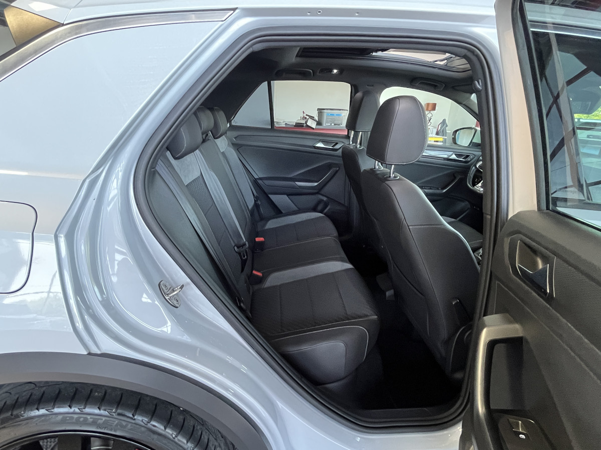 VOLKSWAGEN T-ROC 2,0 TSI 190 R-LINE DSG7 4MOTION TOIT PANORAMIQUE OUVRANT APPLE CARPLAY  DMS  ACC GPS CAMERA VIRTUAL COCKPIT HIFI BEATS FULL LED REGULATEUR LIMITEUR JANTE 19 EXCELLENT ETAT