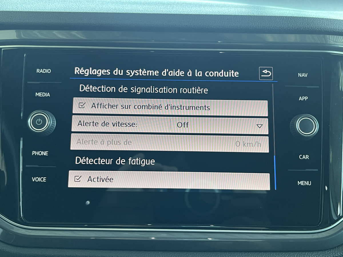 VOLKSWAGEN T-ROC 2,0 TSI 190 R-LINE DSG7 4MOTION TOIT PANORAMIQUE OUVRANT APPLE CARPLAY  DMS  ACC GPS CAMERA VIRTUAL COCKPIT HIFI BEATS FULL LED REGULATEUR LIMITEUR JANTE 19 EXCELLENT ETAT