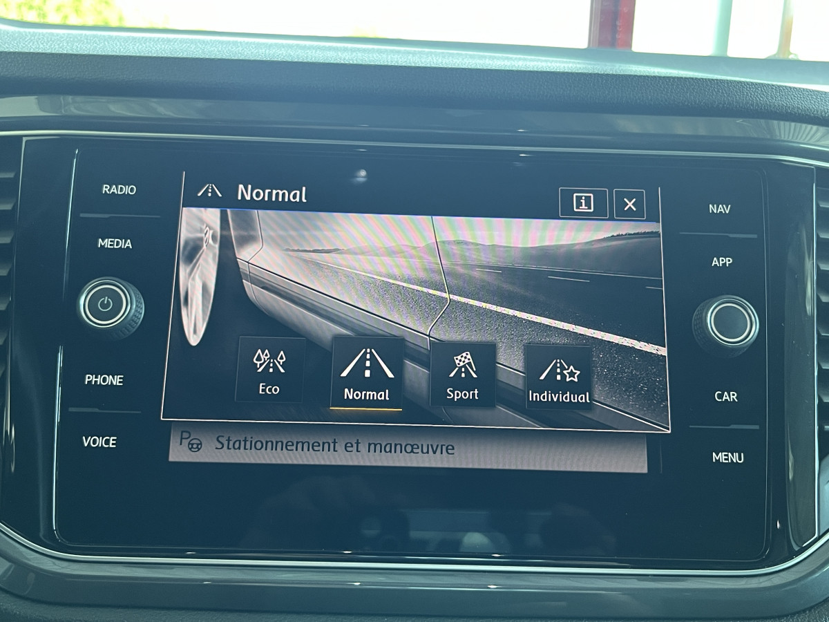 VOLKSWAGEN T-ROC 2,0 TSI 190 R-LINE DSG7 4MOTION TOIT PANORAMIQUE OUVRANT APPLE CARPLAY  DMS  ACC GPS CAMERA VIRTUAL COCKPIT HIFI BEATS FULL LED REGULATEUR LIMITEUR JANTE 19 EXCELLENT ETAT