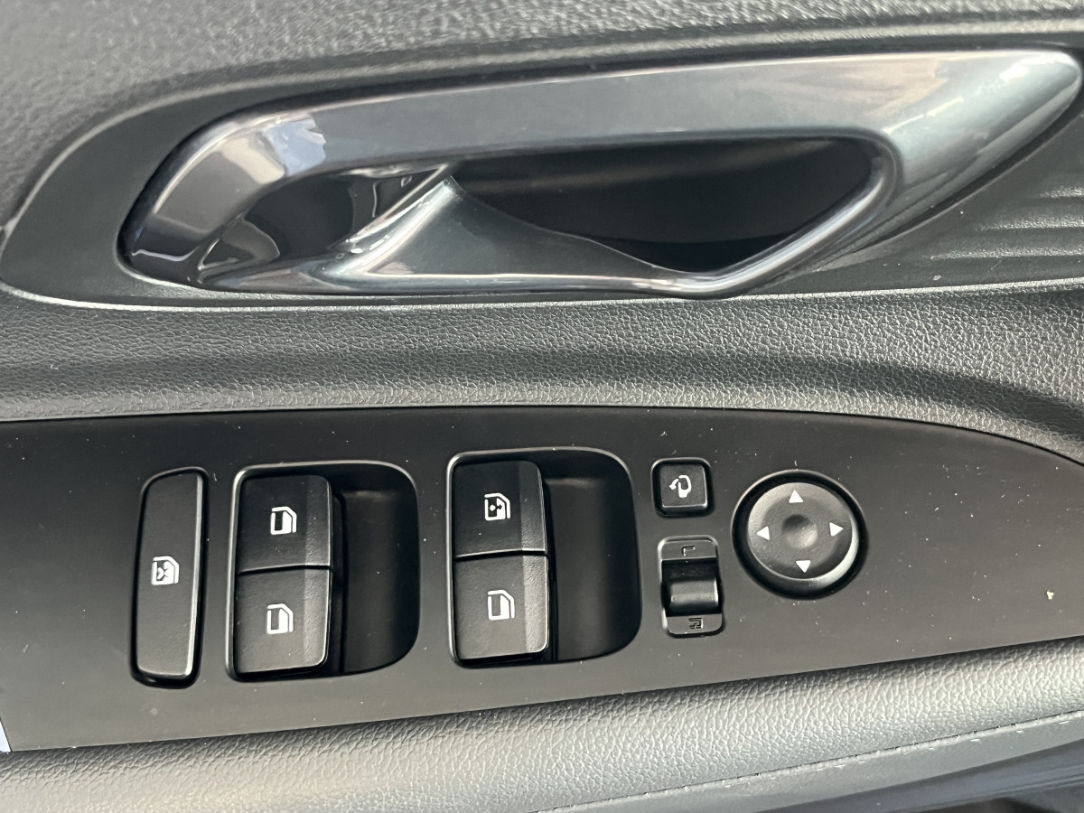 HYNDAI I20 N 1,6 T-GDI 204 GPS CAMERA APPLE CARPLAY REGULATEUR LIMITEUR KEYLESS VIRTUAL COCKPIT DRIVE SELECT HIFI BOSE FULL LED DIFFERENTIEL A GLISSEMENT ETAT NEUF