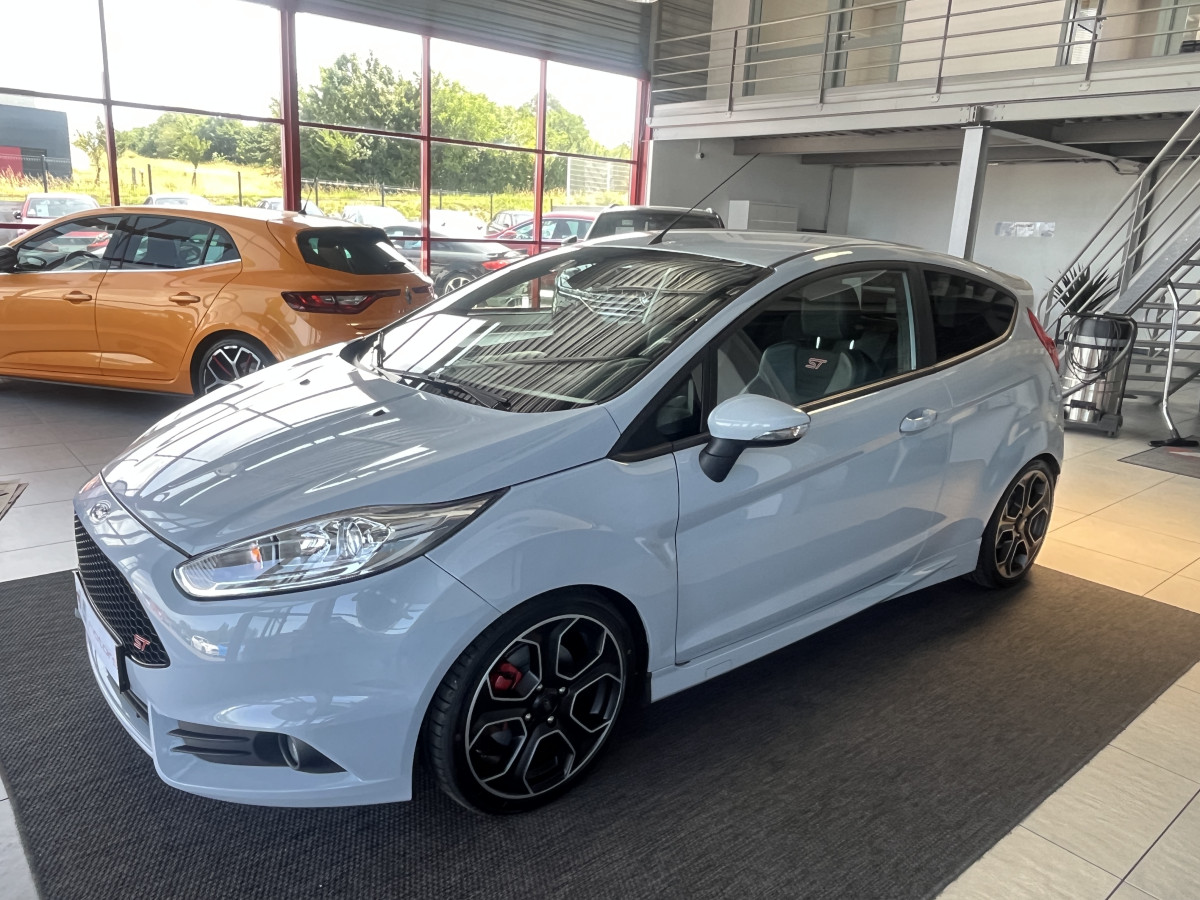 FORD FIESTA ST 1,6 200 EDITION LIMITED PACK PERF CAMERA  REGULATEUR KEYLESS RECARO SONY PARK PILOT BLUETOOTH JANTES 17 ETAT COLLECTOR