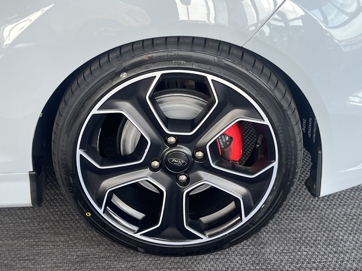 FORD FIESTA ST 1,6 200 EDITION LIMITED PACK PERF CAMERA  REGULATEUR KEYLESS RECARO SONY PARK PILOT BLUETOOTH JANTES 17 ETAT COLLECTOR