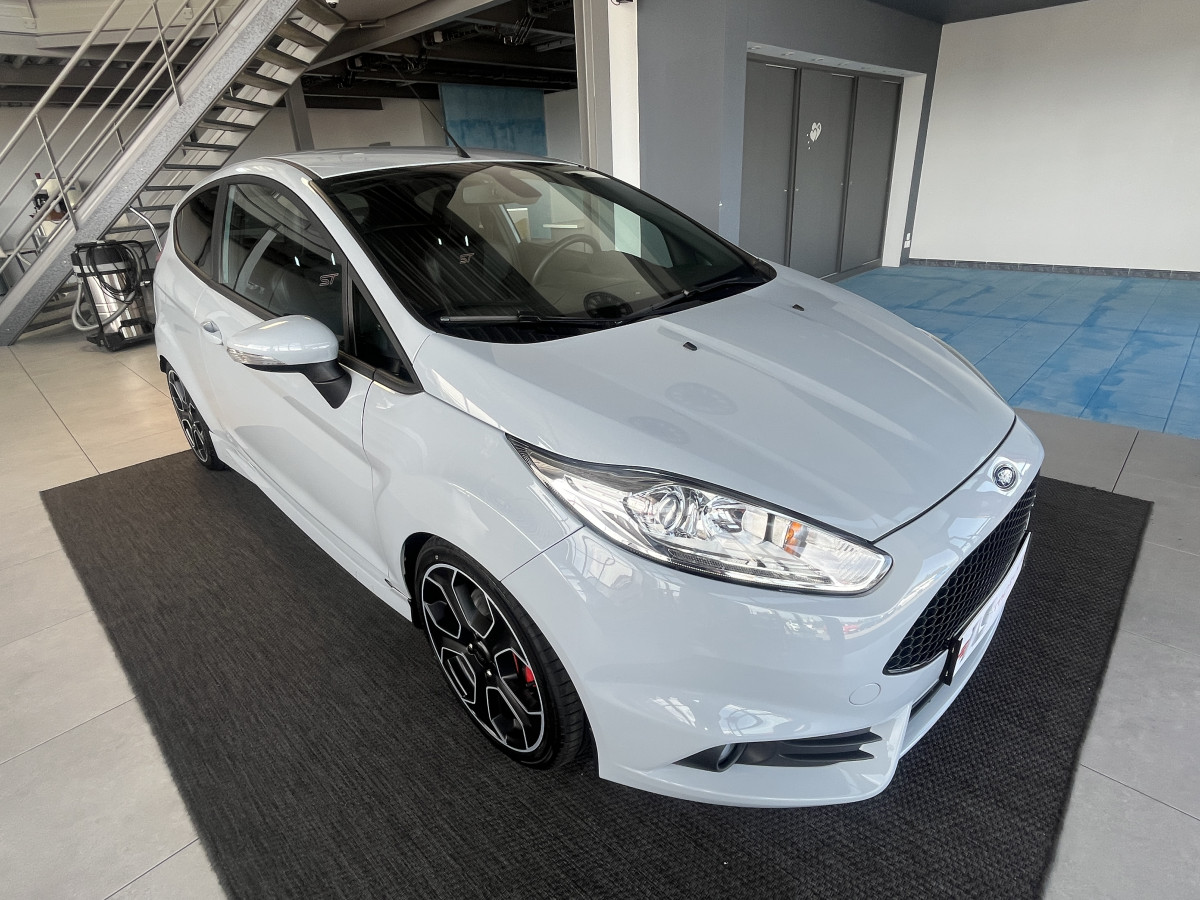 FORD FIESTA ST 1,6 200 EDITION LIMITED PACK PERF CAMERA  REGULATEUR KEYLESS RECARO SONY PARK PILOT BLUETOOTH JANTES 17 ETAT COLLECTOR
