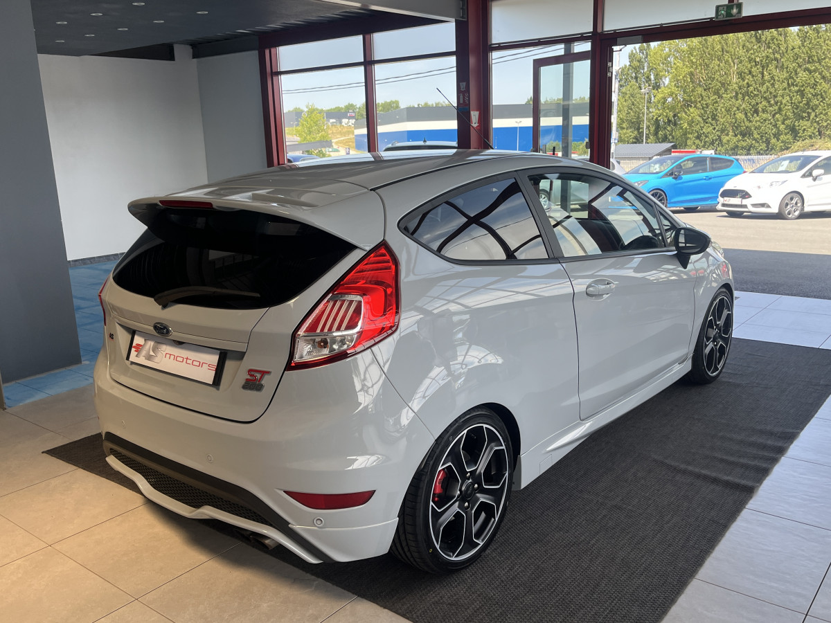 FORD FIESTA ST 1,6 200 EDITION LIMITED PACK PERF CAMERA  REGULATEUR KEYLESS RECARO SONY PARK PILOT BLUETOOTH JANTES 17 ETAT COLLECTOR