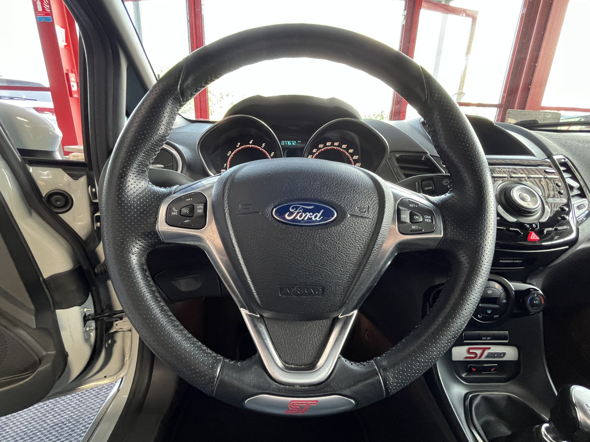 FORD FIESTA ST 1,6 200 EDITION LIMITED PACK PERF CAMERA  REGULATEUR KEYLESS RECARO SONY PARK PILOT BLUETOOTH JANTES 17 ETAT COLLECTOR