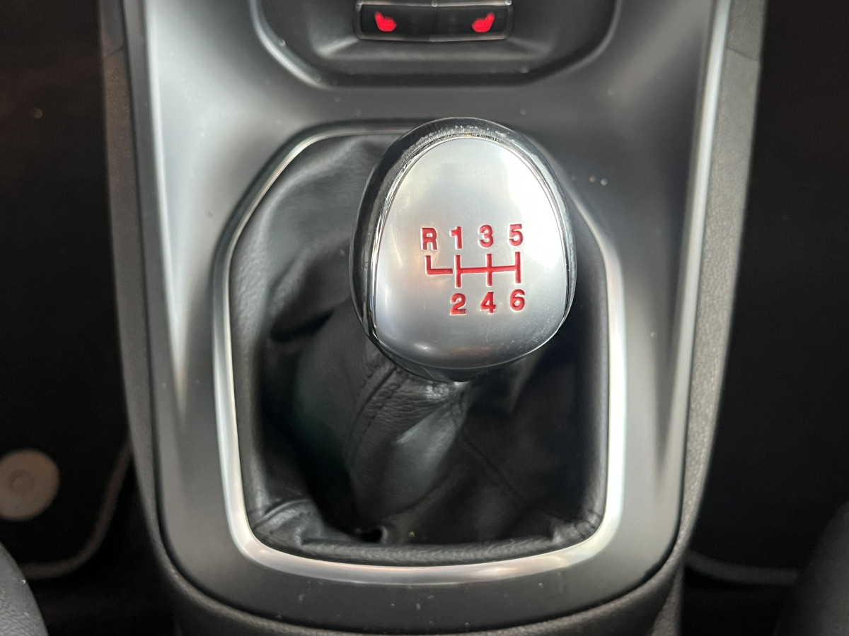 FORD FIESTA ST 1,6 200 EDITION LIMITED PACK PERF CAMERA  REGULATEUR KEYLESS RECARO SONY PARK PILOT BLUETOOTH JANTES 17 ETAT COLLECTOR
