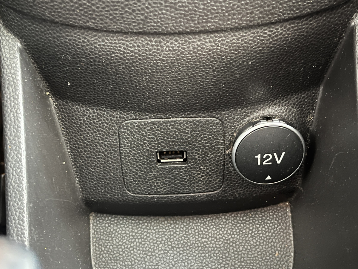 FORD FIESTA ST 1,6 200 EDITION LIMITED PACK PERF CAMERA  REGULATEUR KEYLESS RECARO SONY PARK PILOT BLUETOOTH JANTES 17 ETAT COLLECTOR
