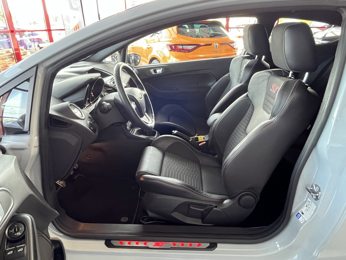 FORD FIESTA ST 1,6 200 EDITION LIMITED PACK PERF CAMERA  REGULATEUR KEYLESS RECARO SONY PARK PILOT BLUETOOTH JANTES 17 ETAT COLLECTOR