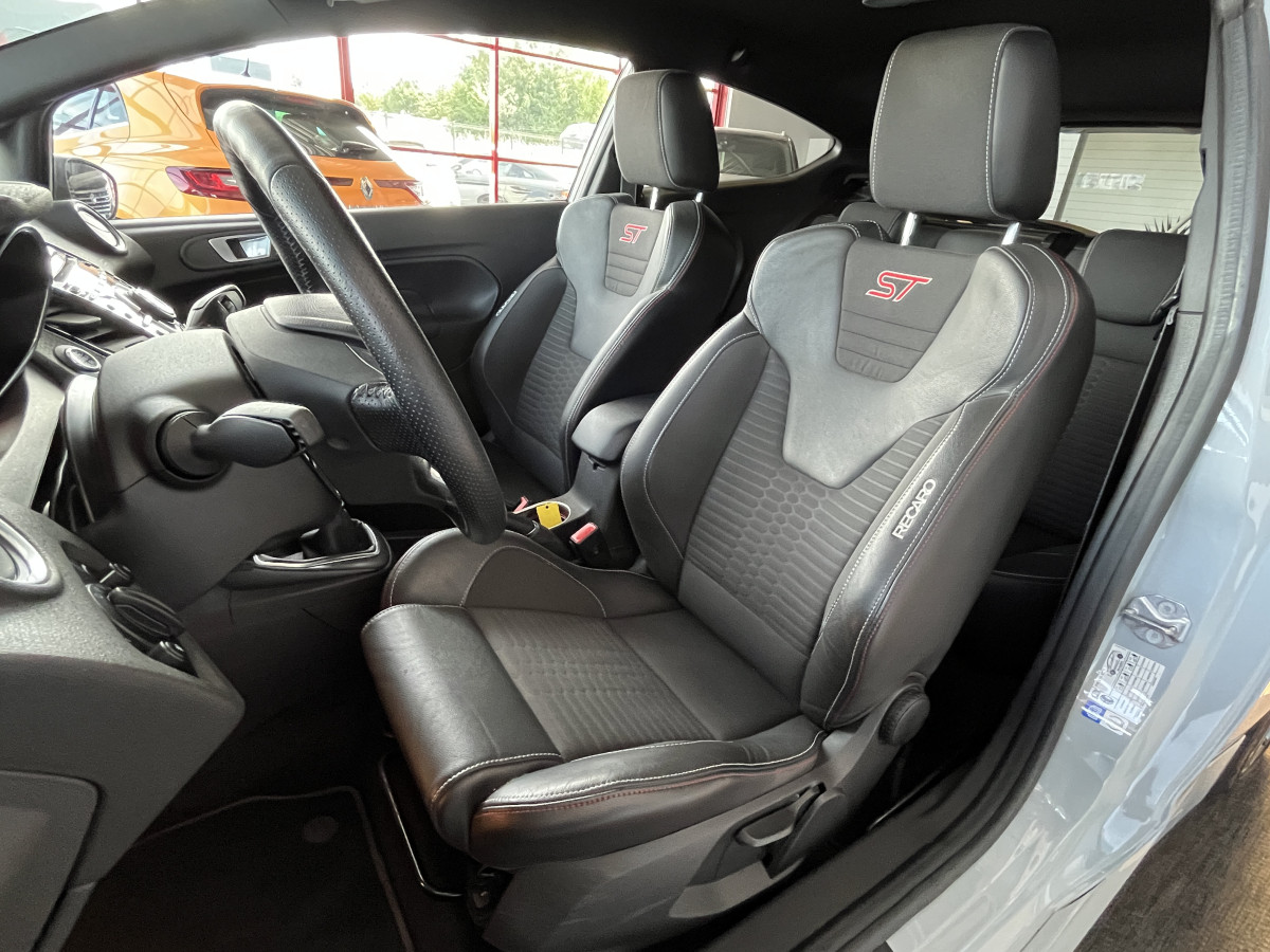 FORD FIESTA ST 1,6 200 EDITION LIMITED PACK PERF CAMERA  REGULATEUR KEYLESS RECARO SONY PARK PILOT BLUETOOTH JANTES 17 ETAT COLLECTOR