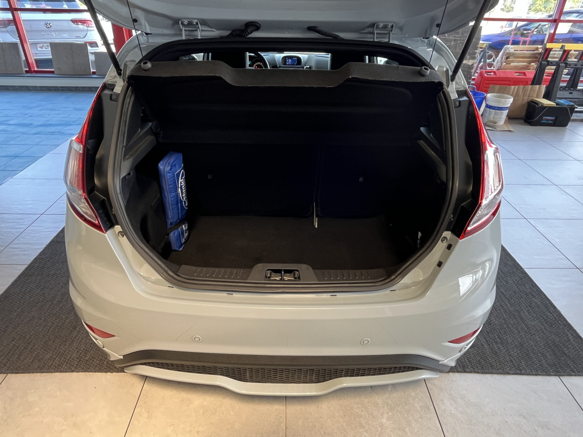 FORD FIESTA ST 1,6 200 EDITION LIMITED PACK PERF CAMERA  REGULATEUR KEYLESS RECARO SONY PARK PILOT BLUETOOTH JANTES 17 ETAT COLLECTOR