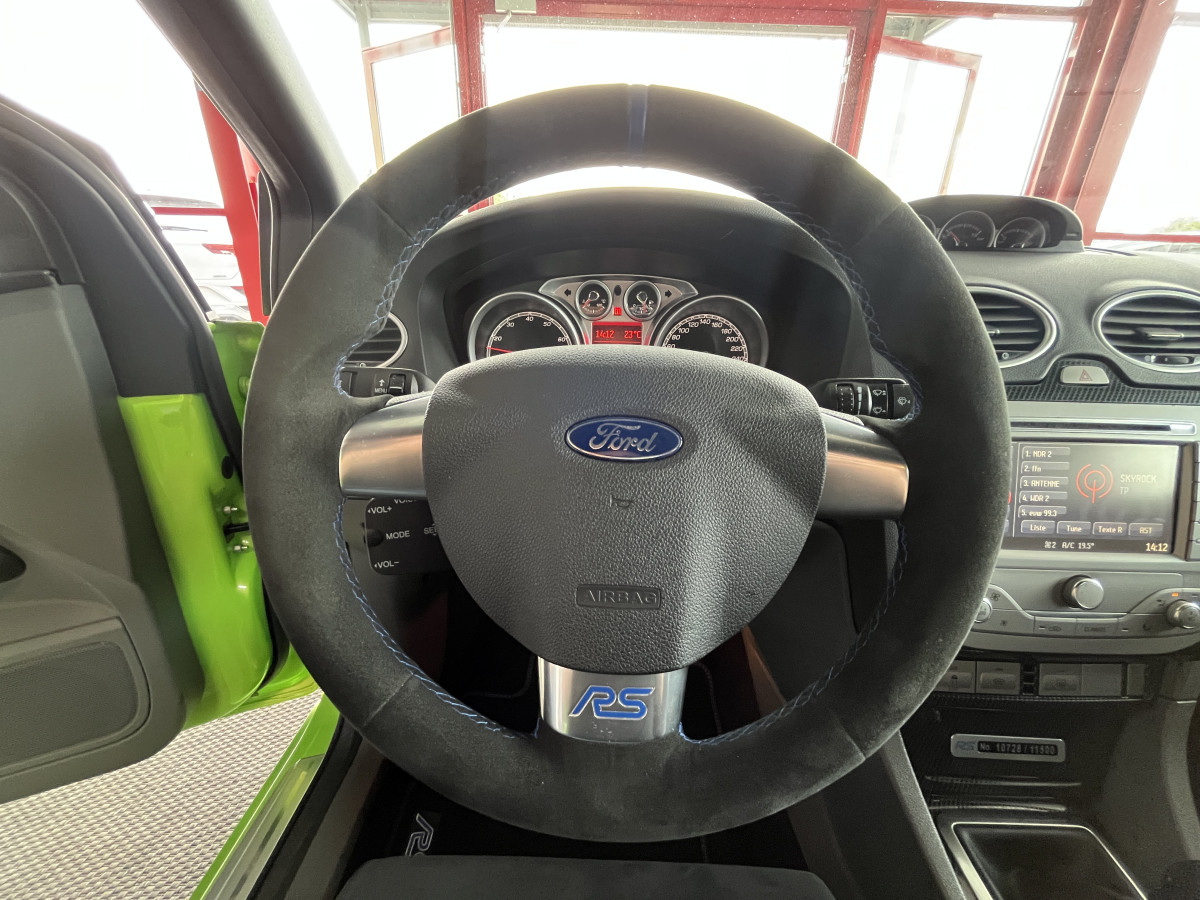 FORD FOCUS RS 2,5 305  PACK ELECTRIQUE GPS CAMERA PACK HIVER BLUETOOTH KEYLESS BI-XENON JANTES 19 SIEGES RECARO  DEUXIEME MAIN EXCELLENT ETAT