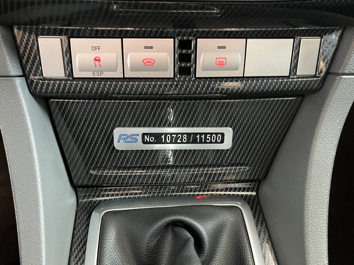 FORD FOCUS RS 2,5 305  PACK ELECTRIQUE GPS CAMERA PACK HIVER BLUETOOTH KEYLESS BI-XENON JANTES 19 SIEGES RECARO  DEUXIEME MAIN EXCELLENT ETAT