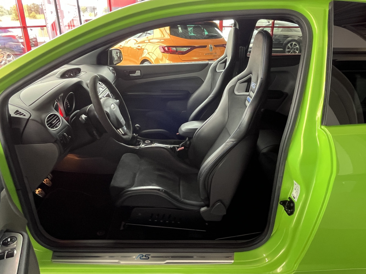 FORD FOCUS RS 2,5 305  PACK ELECTRIQUE GPS CAMERA PACK HIVER BLUETOOTH KEYLESS BI-XENON JANTES 19 SIEGES RECARO  DEUXIEME MAIN EXCELLENT ETAT
