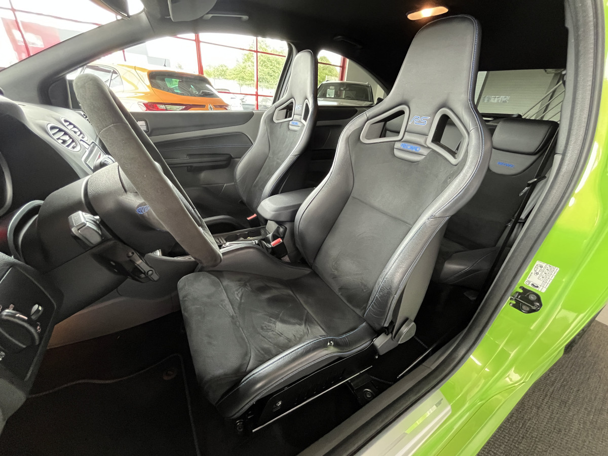 FORD FOCUS RS 2,5 305  PACK ELECTRIQUE GPS CAMERA PACK HIVER BLUETOOTH KEYLESS BI-XENON JANTES 19 SIEGES RECARO  DEUXIEME MAIN EXCELLENT ETAT