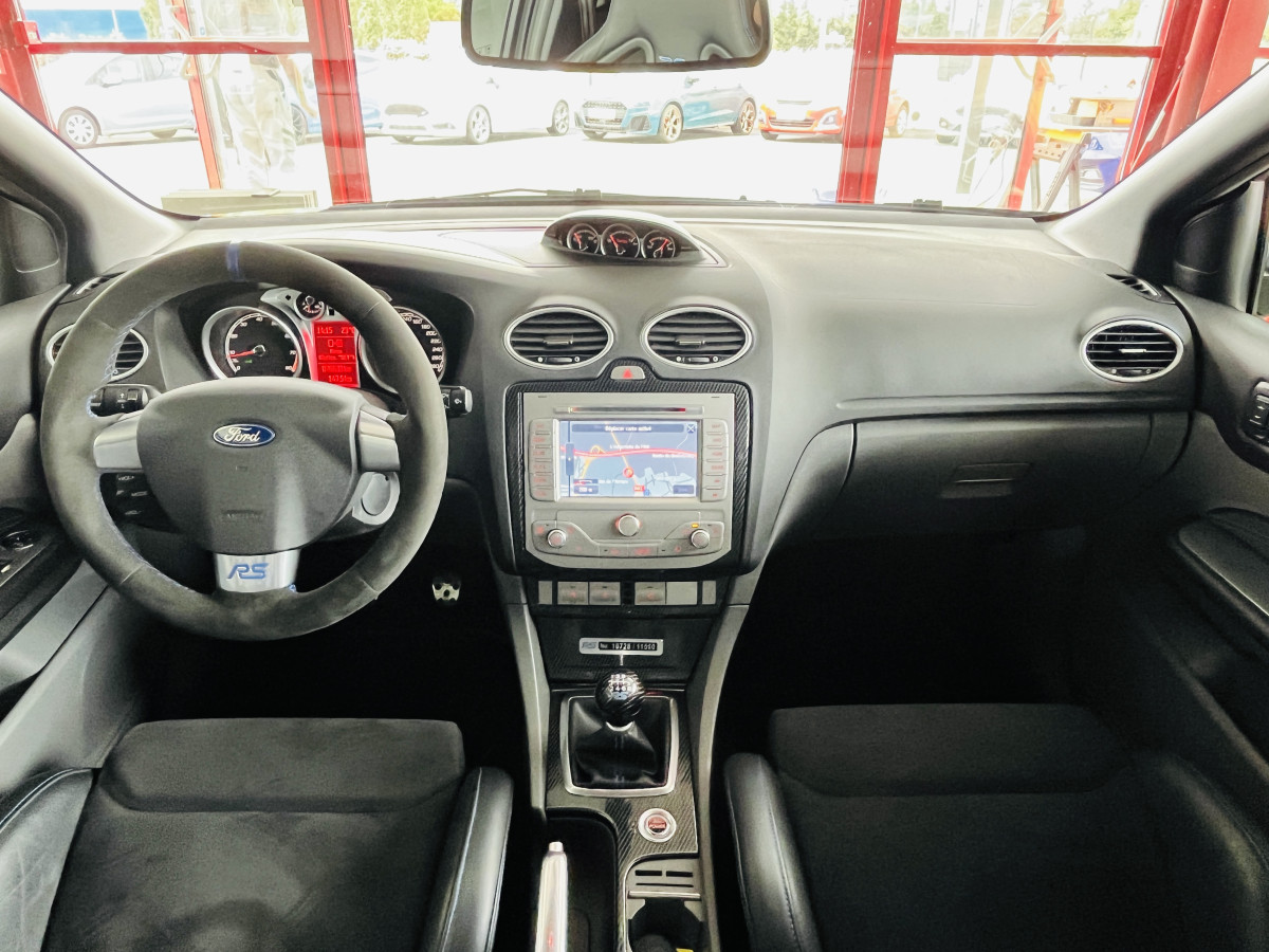 FORD FOCUS RS 2,5 305  PACK ELECTRIQUE GPS CAMERA PACK HIVER BLUETOOTH KEYLESS BI-XENON JANTES 19 SIEGES RECARO  DEUXIEME MAIN EXCELLENT ETAT