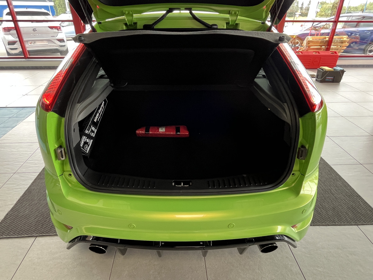FORD FOCUS RS 2,5 305  PACK ELECTRIQUE GPS CAMERA PACK HIVER BLUETOOTH KEYLESS BI-XENON JANTES 19 SIEGES RECARO  DEUXIEME MAIN EXCELLENT ETAT