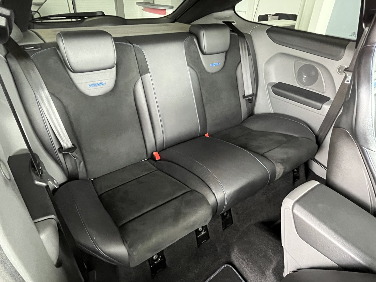 FORD FOCUS RS 2,5 305  PACK ELECTRIQUE GPS CAMERA PACK HIVER BLUETOOTH KEYLESS BI-XENON JANTES 19 SIEGES RECARO  DEUXIEME MAIN EXCELLENT ETAT
