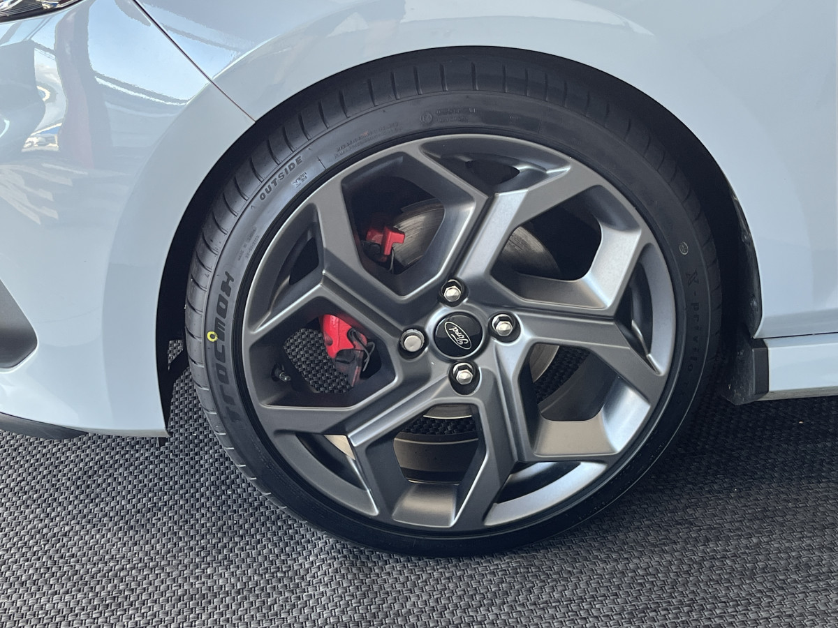 FORD FIESTA ST 1,5 200 PACK PERFORMANCE LAUNCH CONTROL DIFFERENTIEL TOIT PANO  GPS  KEYLESS APPLE CARPLAY FULL LED PARK PILOT BLUETOOTH HIFI B&O REGULATEUR LIMITEUR ECHAPPEMENT MILTEK EXCELLENT ETAT