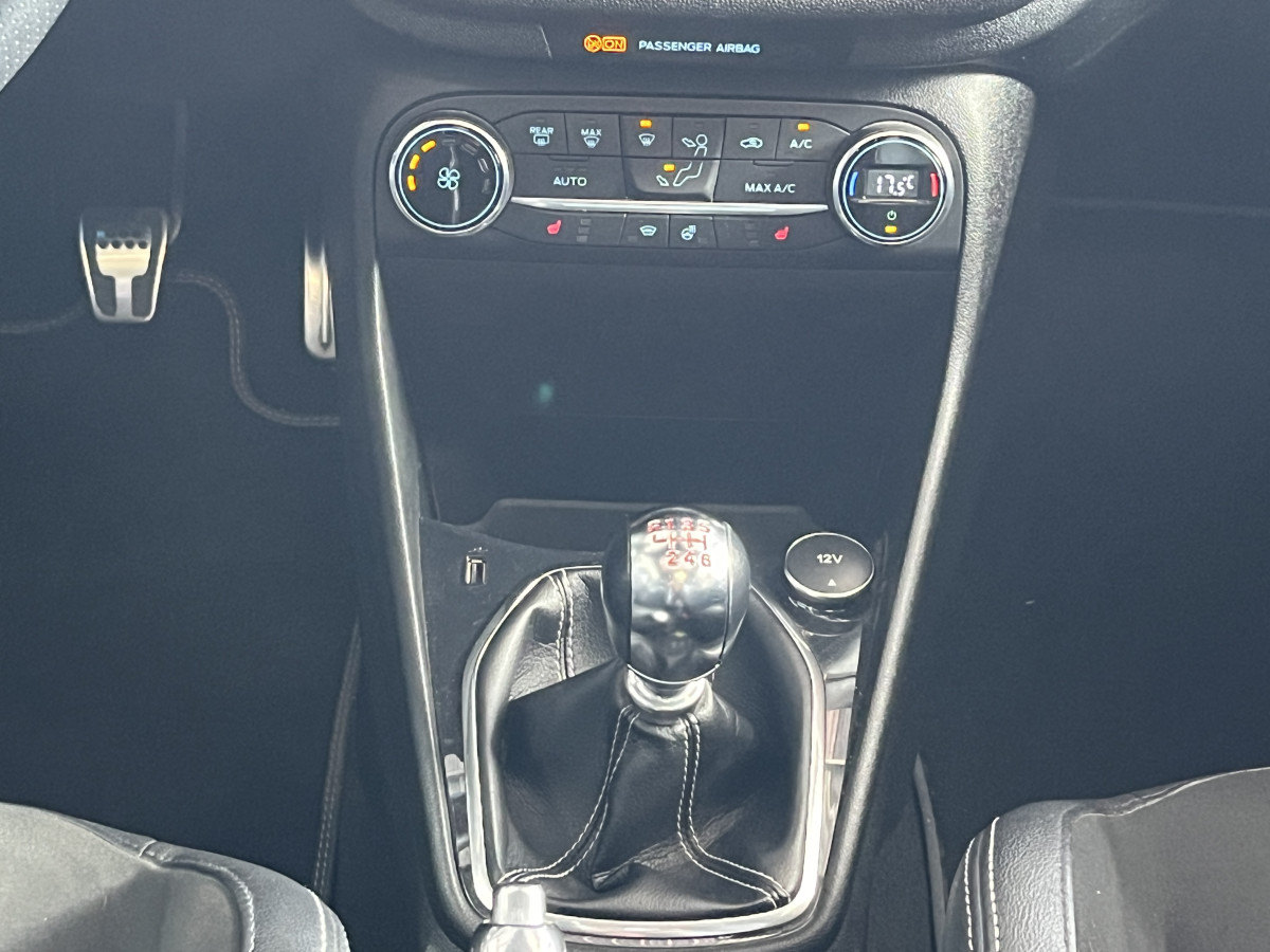 FORD FIESTA ST 1,5 200 PACK PERFORMANCE LAUNCH CONTROL DIFFERENTIEL TOIT PANO  GPS  KEYLESS APPLE CARPLAY FULL LED PARK PILOT BLUETOOTH HIFI B&O REGULATEUR LIMITEUR ECHAPPEMENT MILTEK EXCELLENT ETAT
