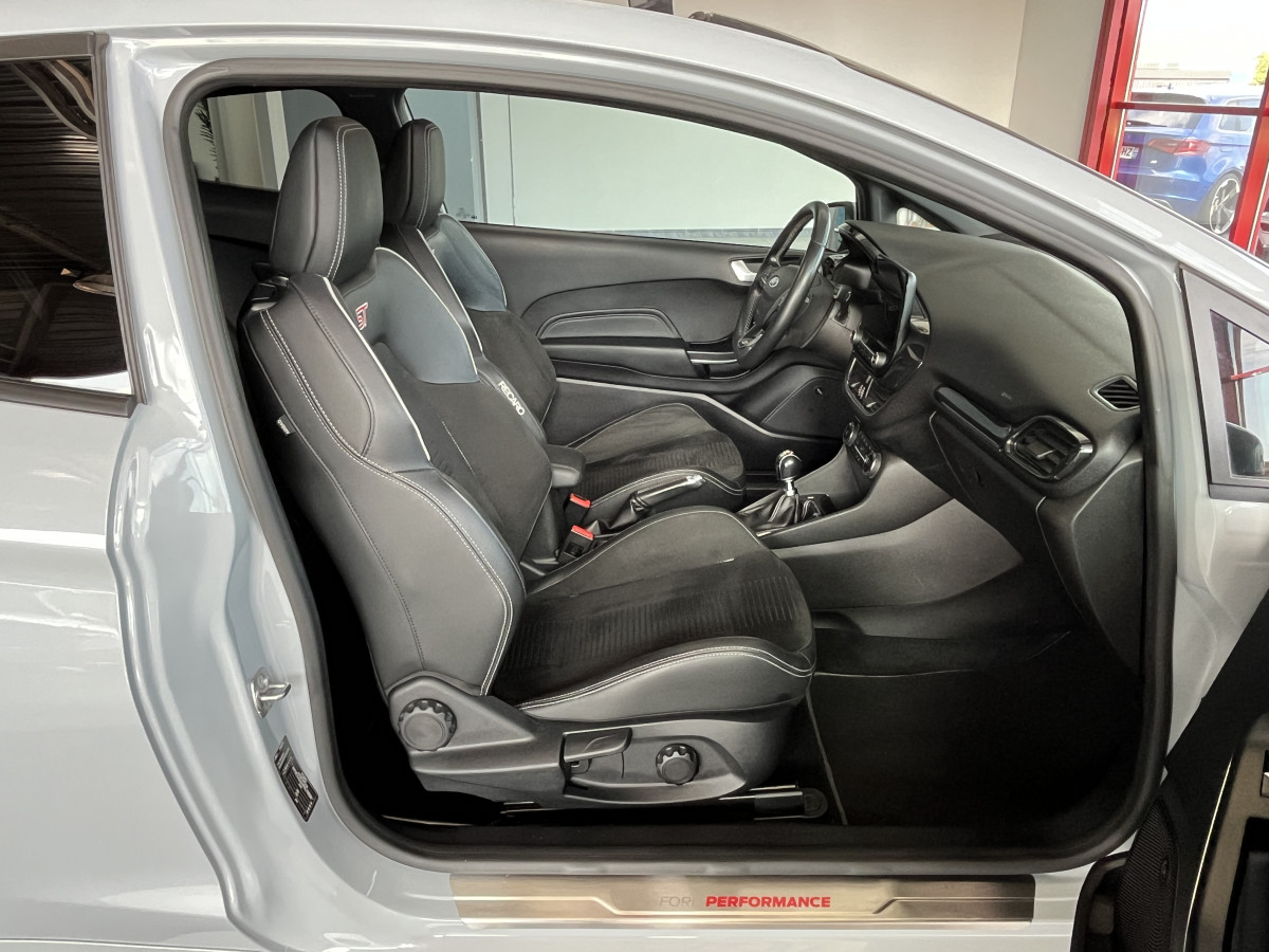 FORD FIESTA ST 1,5 200 PACK PERFORMANCE LAUNCH CONTROL DIFFERENTIEL TOIT PANO  GPS  KEYLESS APPLE CARPLAY FULL LED PARK PILOT BLUETOOTH HIFI B&O REGULATEUR LIMITEUR ECHAPPEMENT MILTEK EXCELLENT ETAT