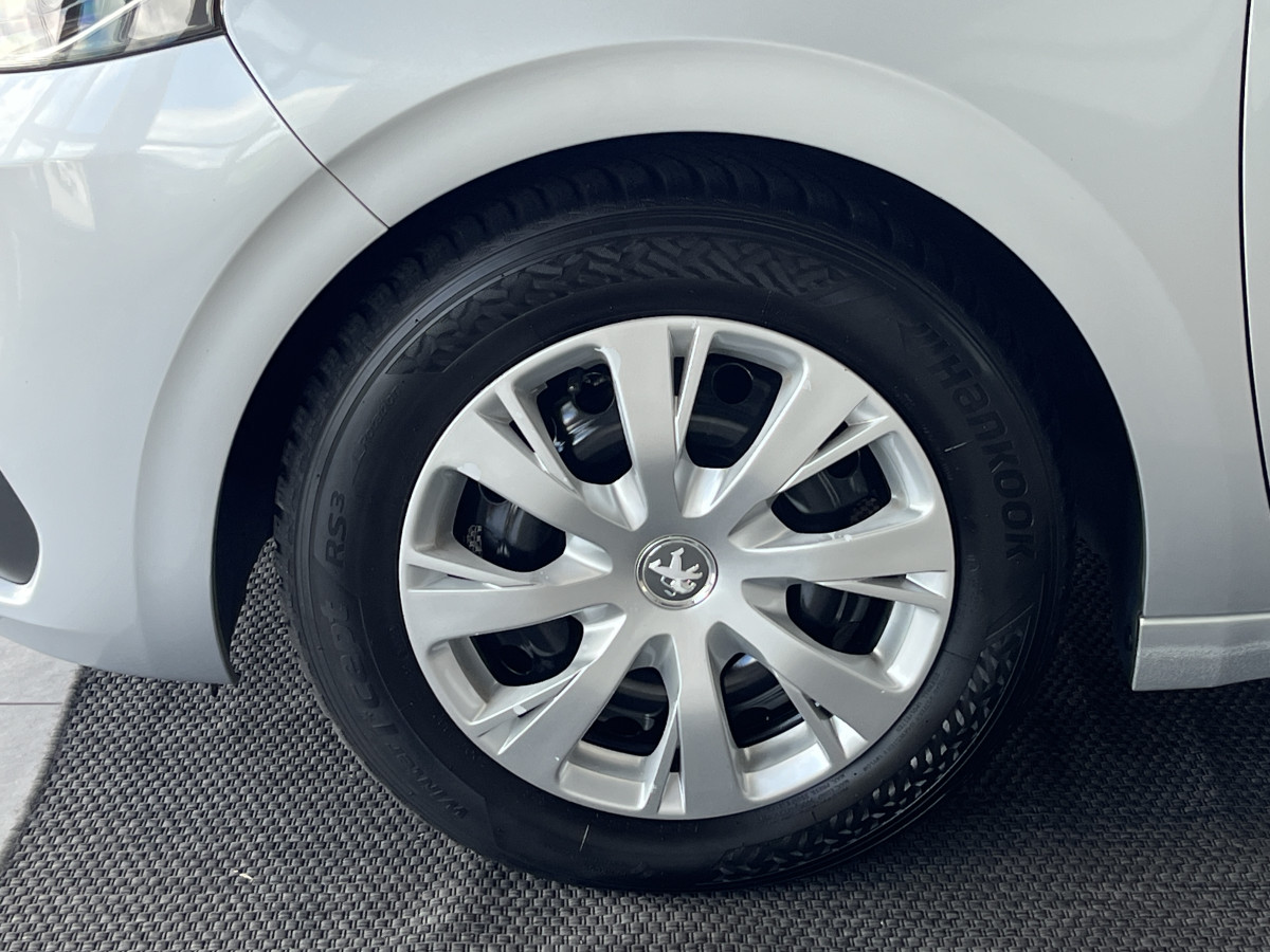 PEUGEOT 208 1,6 HDI 75 ACTIVE BUSINESS GPS REGULATEUR LIMITEUR FEUX HALOGENE PARK PILOT TRES BON ETAT