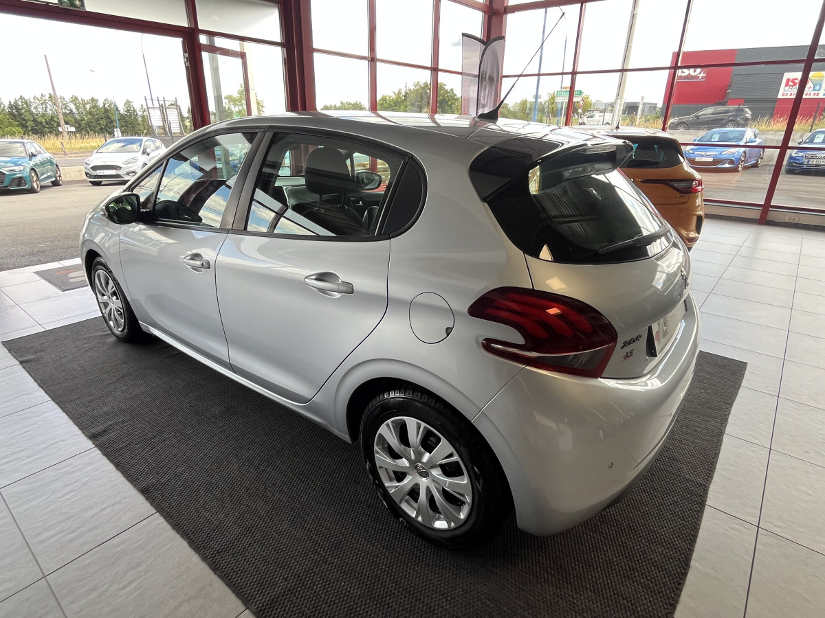 PEUGEOT 208 1,6 HDI 75 ACTIVE BUSINESS GPS REGULATEUR LIMITEUR FEUX HALOGENE PARK PILOT TRES BON ETAT