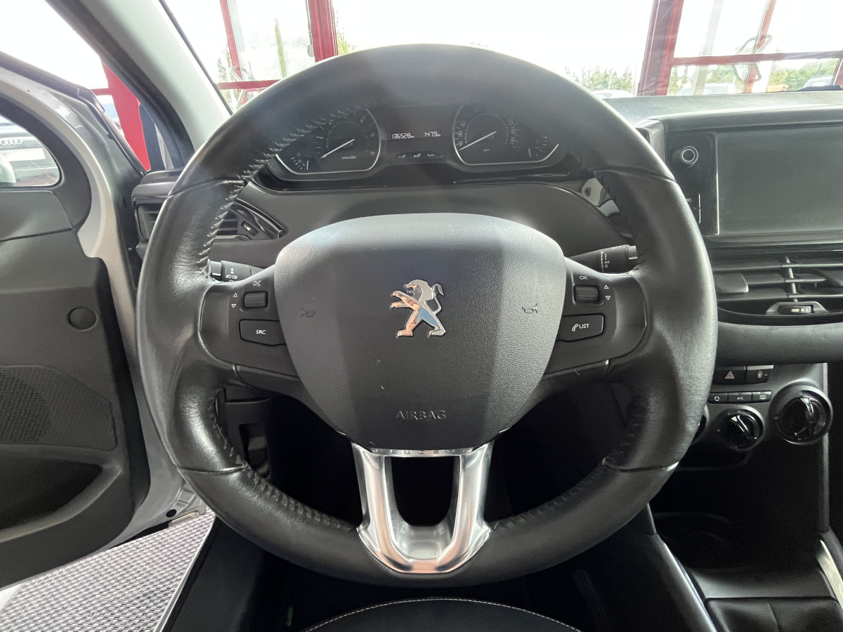 PEUGEOT 208 1,6 HDI 75 ACTIVE BUSINESS GPS REGULATEUR LIMITEUR FEUX HALOGENE PARK PILOT TRES BON ETAT