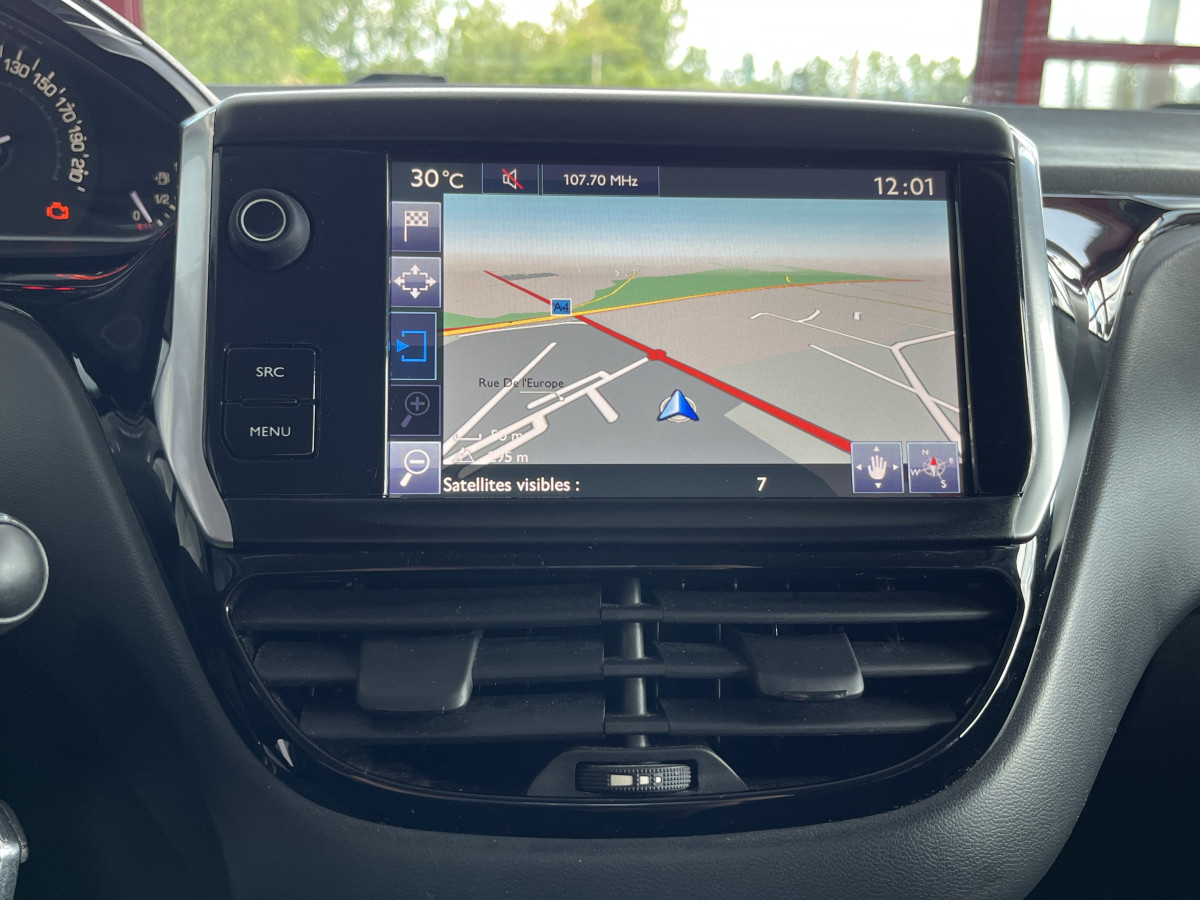 PEUGEOT 208 1,6 HDI 75 ACTIVE BUSINESS GPS REGULATEUR LIMITEUR FEUX HALOGENE PARK PILOT TRES BON ETAT