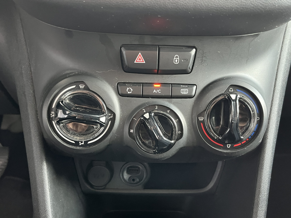 PEUGEOT 208 1,6 HDI 75 ACTIVE BUSINESS GPS REGULATEUR LIMITEUR FEUX HALOGENE PARK PILOT TRES BON ETAT