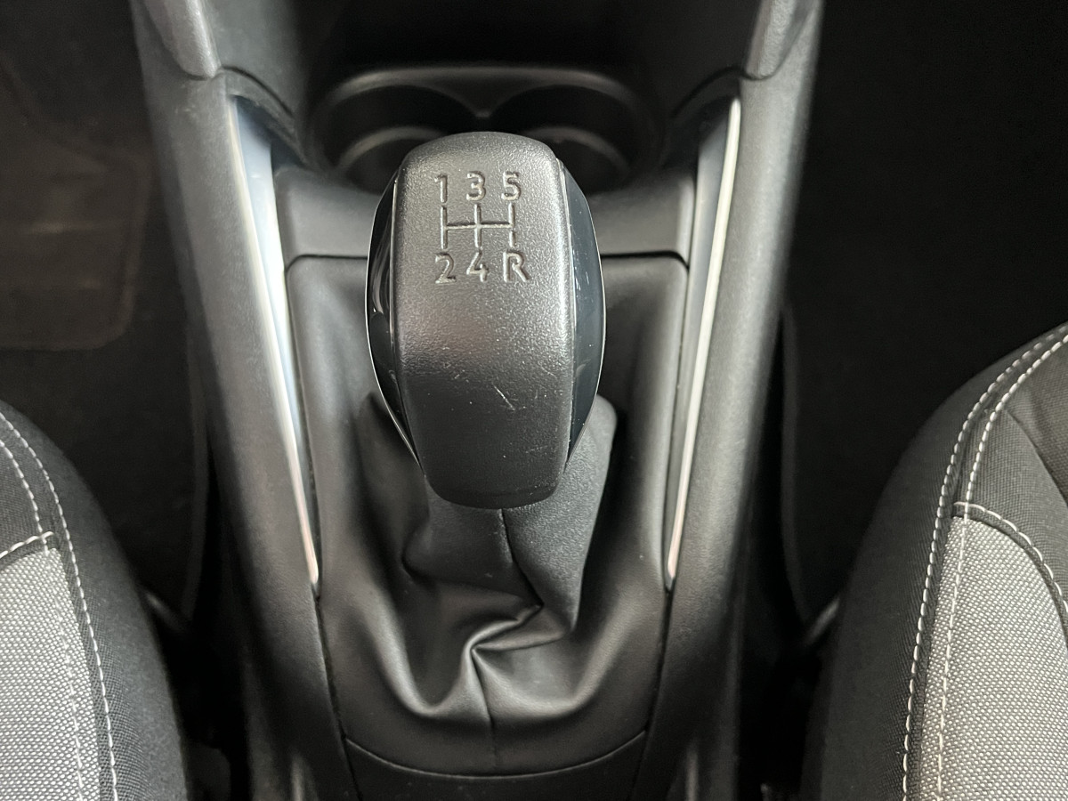 PEUGEOT 208 1,6 HDI 75 ACTIVE BUSINESS GPS REGULATEUR LIMITEUR FEUX HALOGENE PARK PILOT TRES BON ETAT