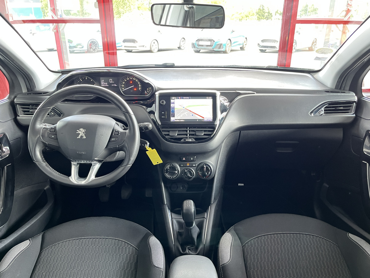 PEUGEOT 208 1,6 HDI 75 ACTIVE BUSINESS GPS REGULATEUR LIMITEUR FEUX HALOGENE PARK PILOT TRES BON ETAT