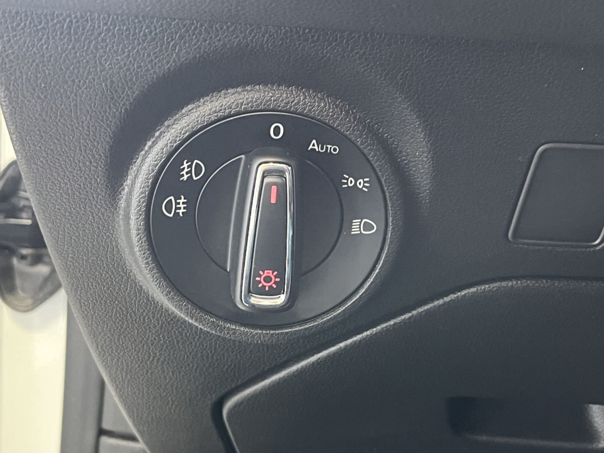 SEAT LEON FR 1,8 TSI 180 TOIT PANORAMIQUE OUVRANT GPS ACC HIFI BEATS DRIVE PROFILE PARK PILOT SIEGE CUIR JANTES 18 FULL LED EXCELLENT ETAT