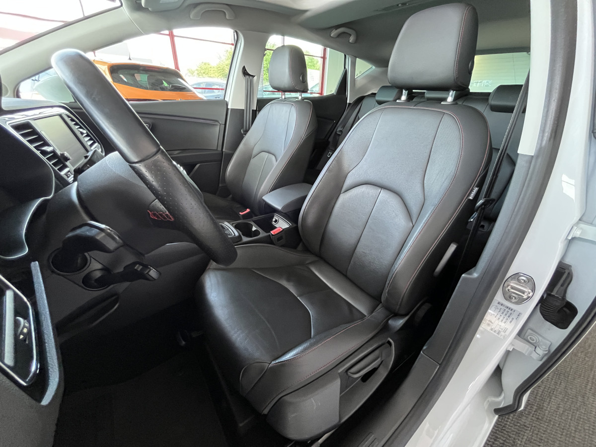 SEAT LEON FR 1,8 TSI 180 TOIT PANORAMIQUE OUVRANT GPS ACC HIFI BEATS DRIVE PROFILE PARK PILOT SIEGE CUIR JANTES 18 FULL LED EXCELLENT ETAT