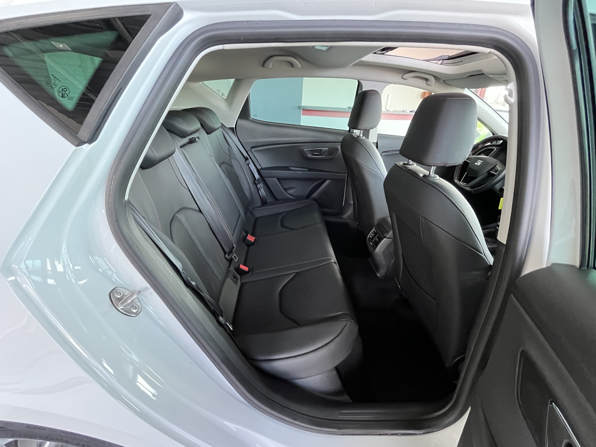 SEAT LEON FR 1,8 TSI 180 TOIT PANORAMIQUE OUVRANT GPS ACC HIFI BEATS DRIVE PROFILE PARK PILOT SIEGE CUIR JANTES 18 FULL LED EXCELLENT ETAT