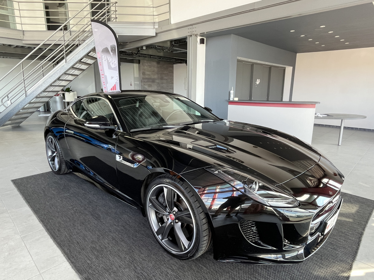 JAGUAR F-TYPE COUPE 5,0 V8 550 R BVA8 AWD TOIT PANORAMIQUE  GPS CAMERA BI-XENON HIFI MERIDIAN SIEGE PERFORMANCE REGULATEUR JANTES 20 ECHAPPEMENT SPORT A CLAPETS JANTES 20 EXCELLENT ETAT