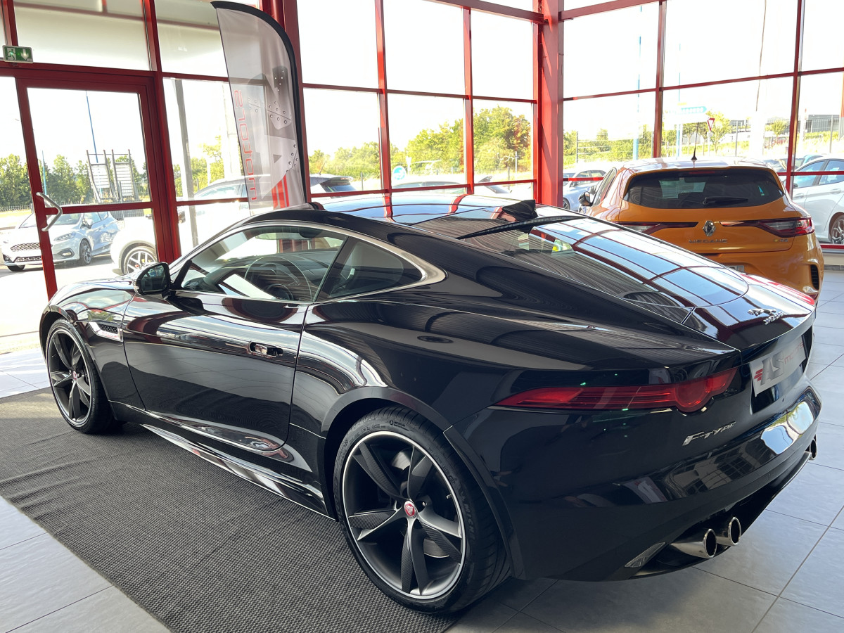 JAGUAR F-TYPE COUPE 5,0 V8 550 R BVA8 AWD TOIT PANORAMIQUE  GPS CAMERA BI-XENON HIFI MERIDIAN SIEGE PERFORMANCE REGULATEUR JANTES 20 ECHAPPEMENT SPORT A CLAPETS JANTES 20 EXCELLENT ETAT