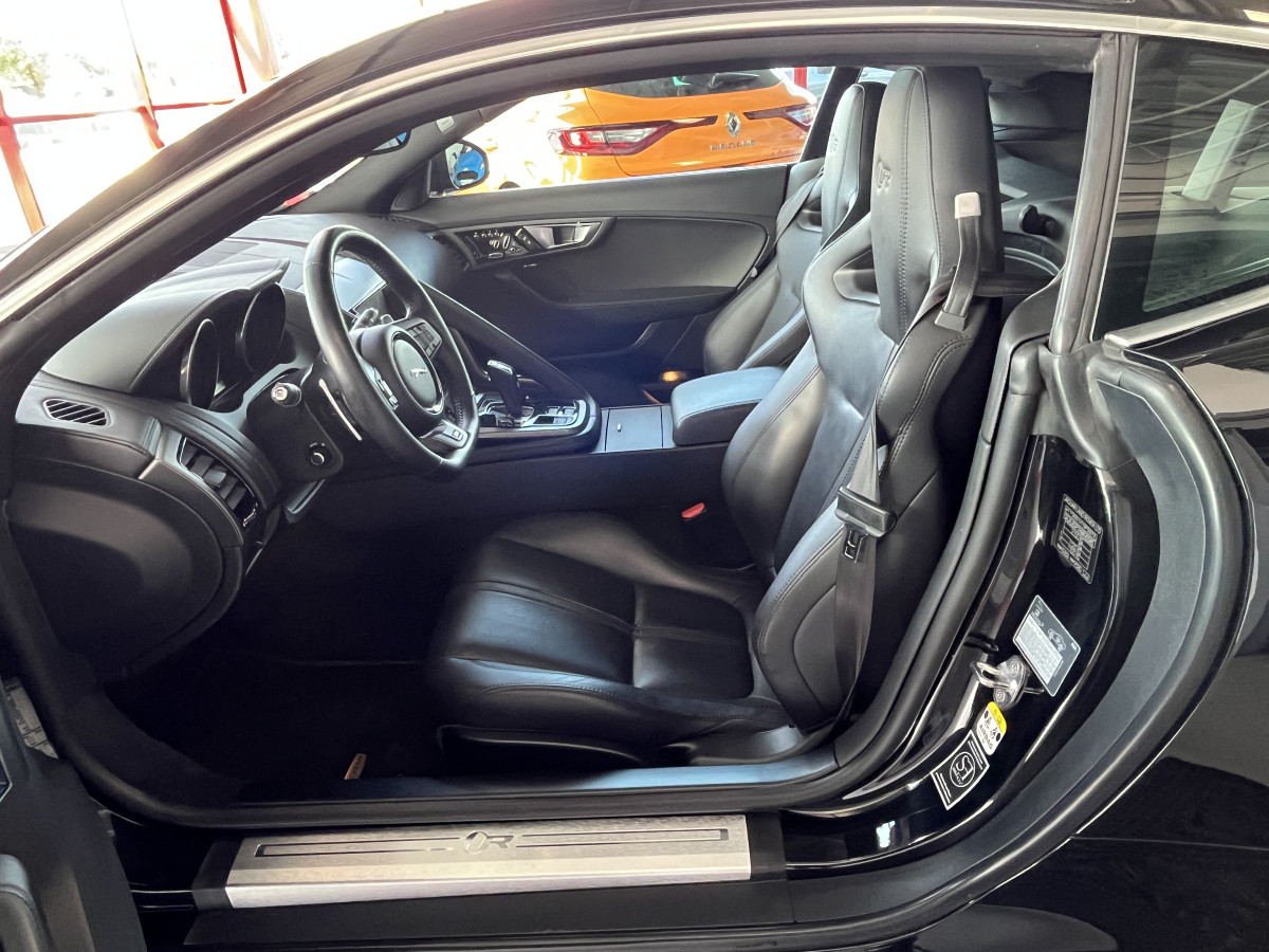 JAGUAR F-TYPE COUPE 5,0 V8 550 R BVA8 AWD TOIT PANORAMIQUE  GPS CAMERA BI-XENON HIFI MERIDIAN SIEGE PERFORMANCE REGULATEUR JANTES 20 ECHAPPEMENT SPORT A CLAPETS JANTES 20 EXCELLENT ETAT