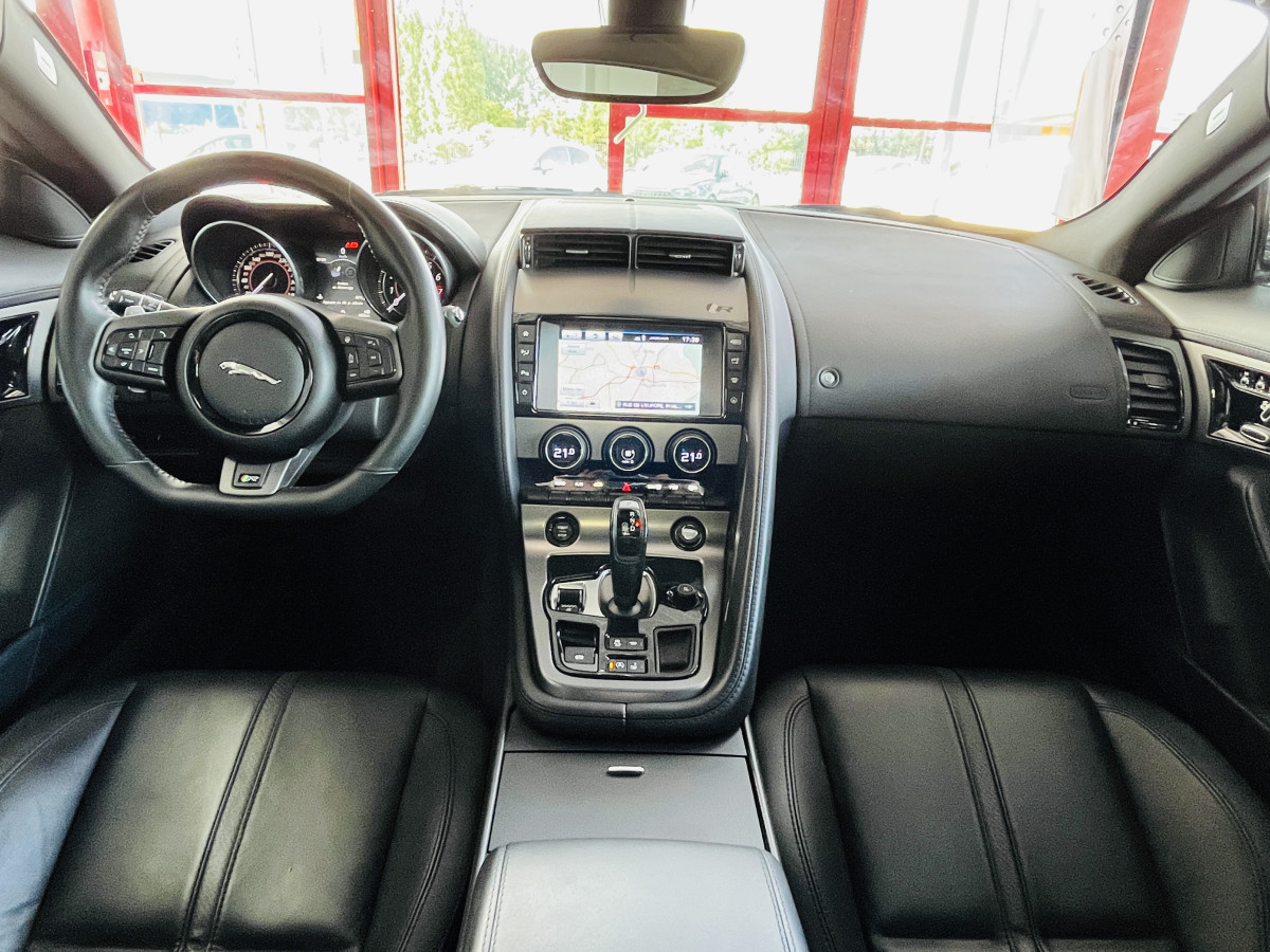 JAGUAR F-TYPE COUPE 5,0 V8 550 R BVA8 AWD TOIT PANORAMIQUE  GPS CAMERA BI-XENON HIFI MERIDIAN SIEGE PERFORMANCE REGULATEUR JANTES 20 ECHAPPEMENT SPORT A CLAPETS JANTES 20 EXCELLENT ETAT