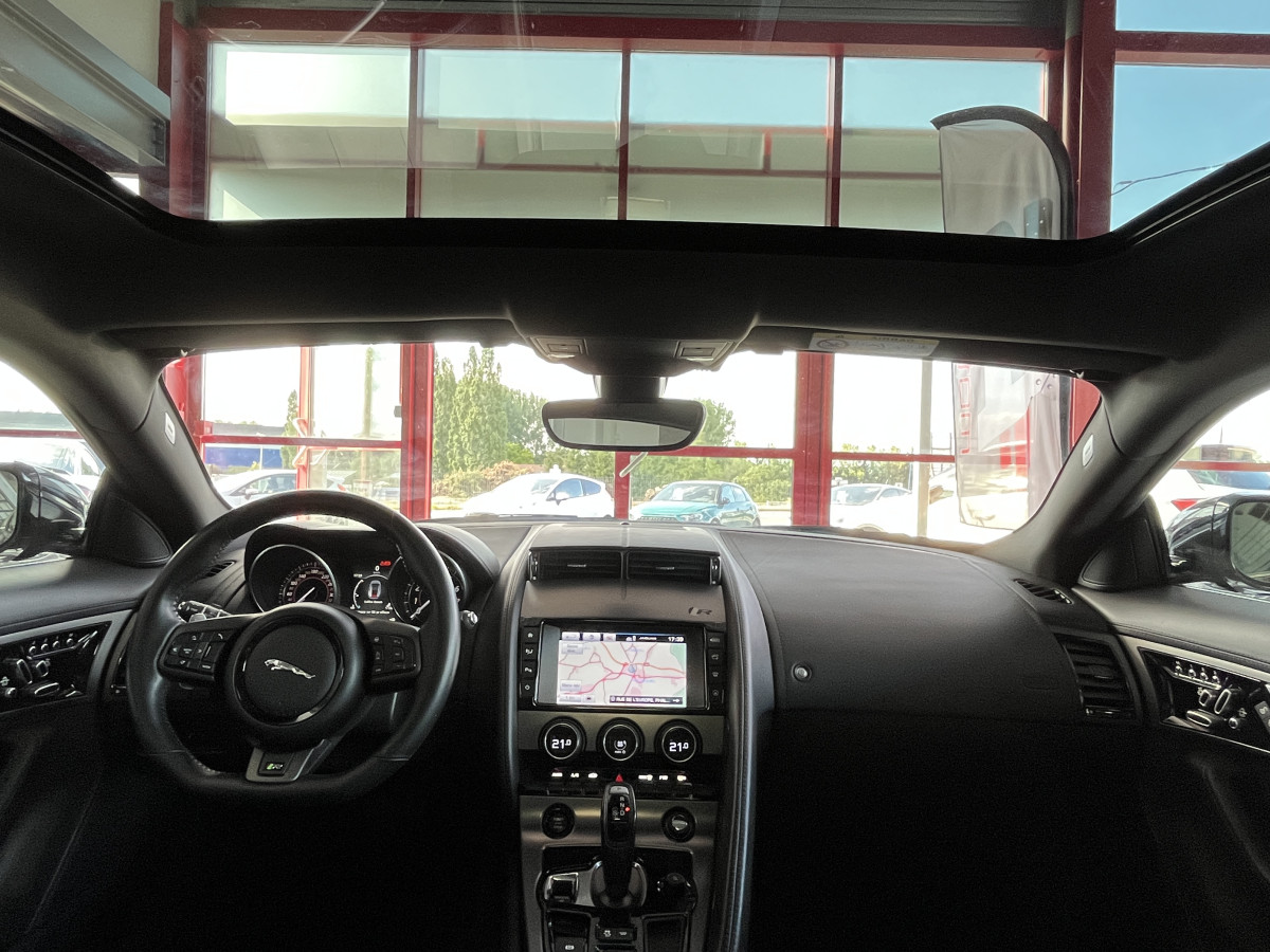 JAGUAR F-TYPE COUPE 5,0 V8 550 R BVA8 AWD TOIT PANORAMIQUE  GPS CAMERA BI-XENON HIFI MERIDIAN SIEGE PERFORMANCE REGULATEUR JANTES 20 ECHAPPEMENT SPORT A CLAPETS JANTES 20 EXCELLENT ETAT
