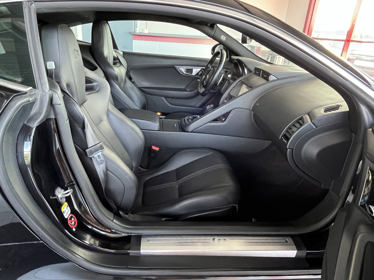 JAGUAR F-TYPE COUPE 5,0 V8 550 R BVA8 AWD TOIT PANORAMIQUE  GPS CAMERA BI-XENON HIFI MERIDIAN SIEGE PERFORMANCE REGULATEUR JANTES 20 ECHAPPEMENT SPORT A CLAPETS JANTES 20 EXCELLENT ETAT