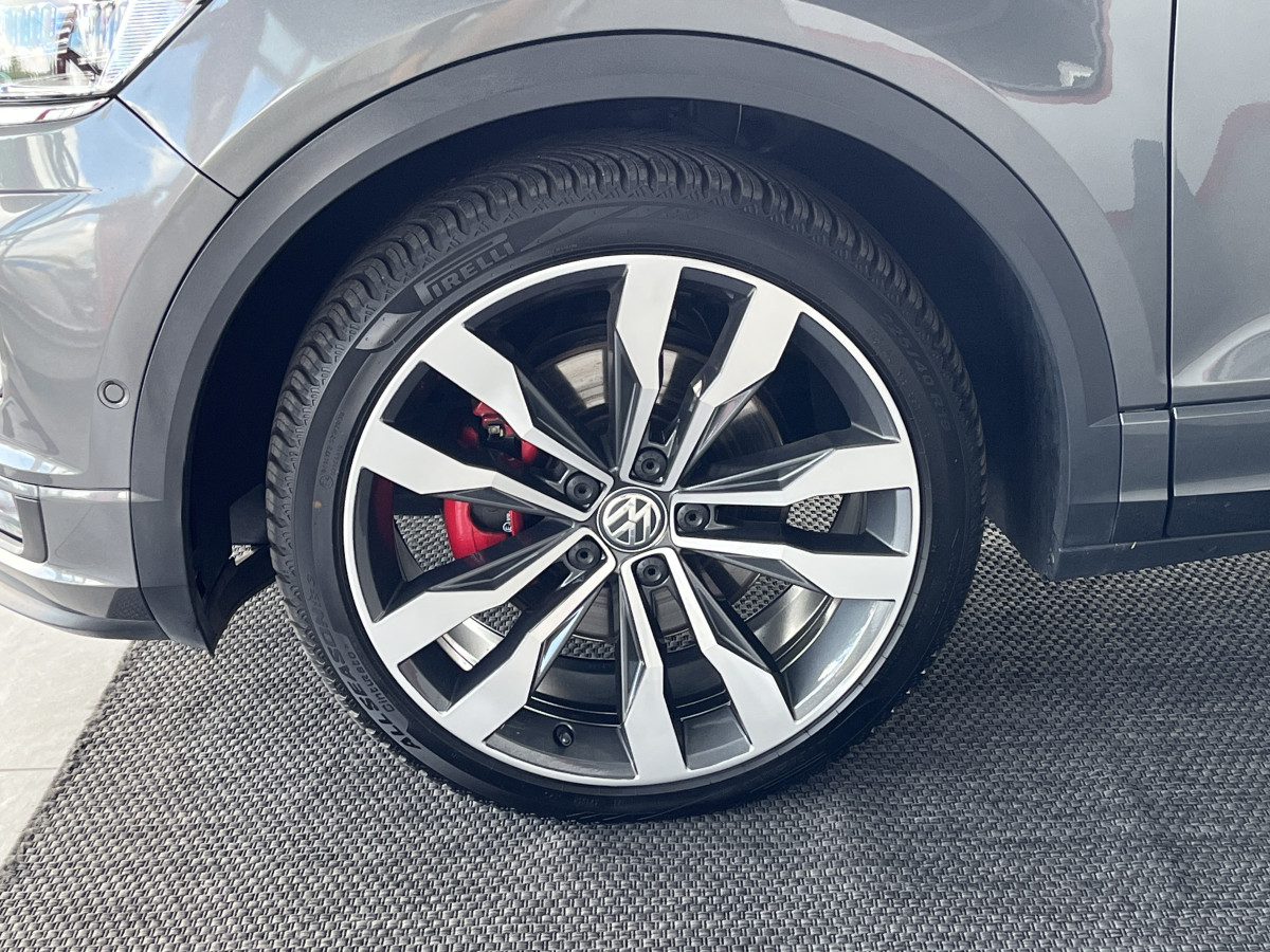 VOLKSWAGEN T-ROC 2,0 TSI 190 R-LINE DSG7 4MOTION TOIT PANORAMIQUE OUVRANT ATTELAGE  APPLE CARPLAY  DMS  ACC GPS CAMERA VIRTUAL COCKPIT HIFI BEATS FULL LED REGULATEUR LIMITEUR JANTE 19 EXCELLENT ETAT