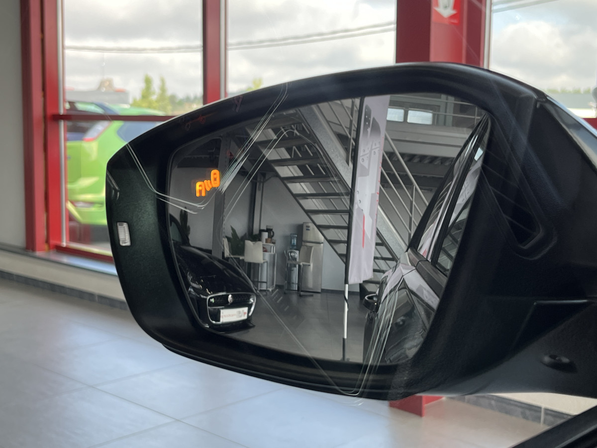 VOLKSWAGEN T-ROC 2,0 TSI 190 R-LINE DSG7 4MOTION TOIT PANORAMIQUE OUVRANT ATTELAGE  APPLE CARPLAY  DMS  ACC GPS CAMERA VIRTUAL COCKPIT HIFI BEATS FULL LED REGULATEUR LIMITEUR JANTE 19 EXCELLENT ETAT