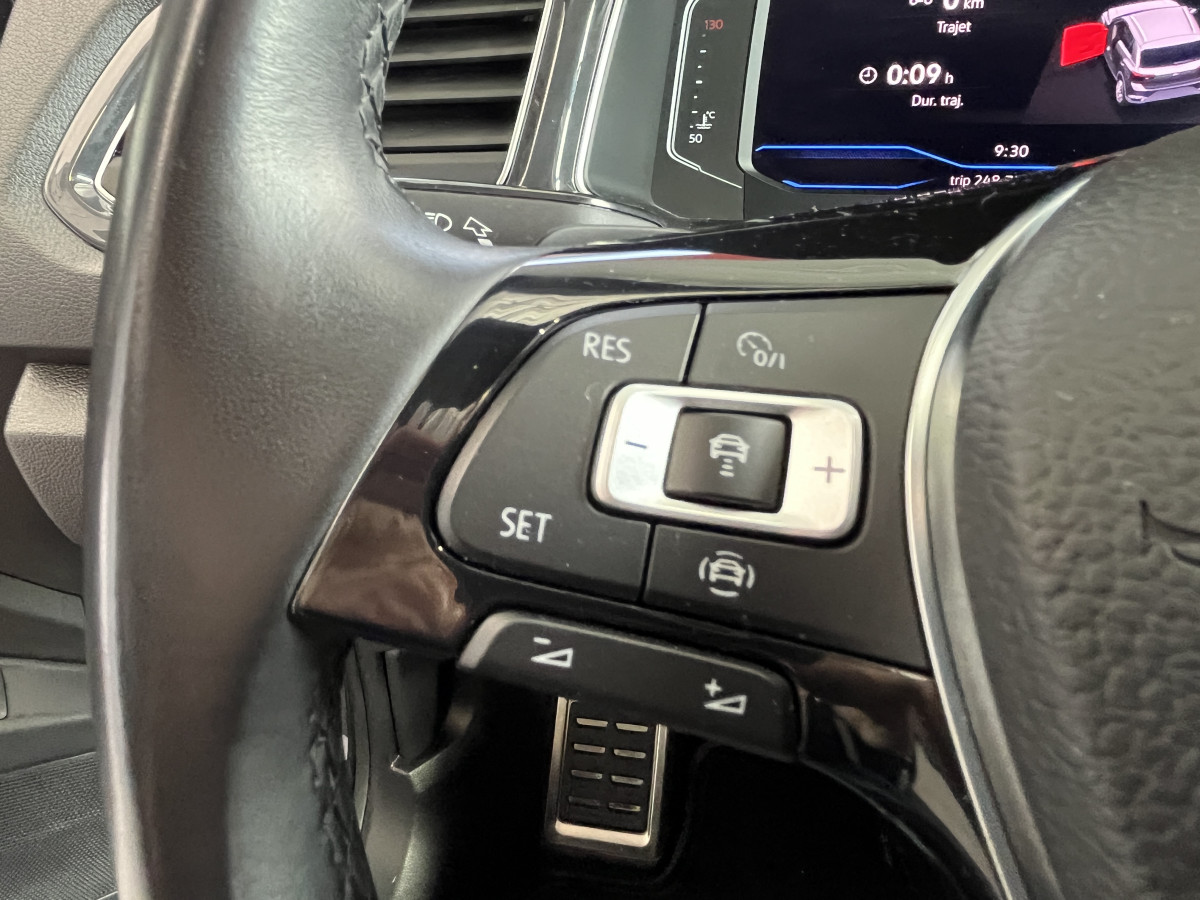 VOLKSWAGEN T-ROC 2,0 TSI 190 R-LINE DSG7 4MOTION TOIT PANORAMIQUE OUVRANT ATTELAGE  APPLE CARPLAY  DMS  ACC GPS CAMERA VIRTUAL COCKPIT HIFI BEATS FULL LED REGULATEUR LIMITEUR JANTE 19 EXCELLENT ETAT