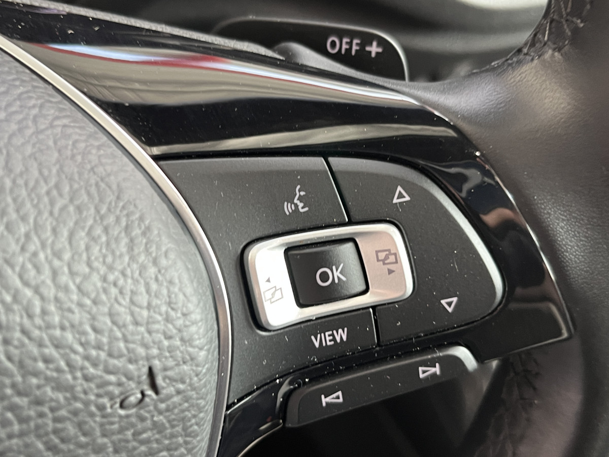 VOLKSWAGEN T-ROC 2,0 TSI 190 R-LINE DSG7 4MOTION TOIT PANORAMIQUE OUVRANT ATTELAGE  APPLE CARPLAY  DMS  ACC GPS CAMERA VIRTUAL COCKPIT HIFI BEATS FULL LED REGULATEUR LIMITEUR JANTE 19 EXCELLENT ETAT
