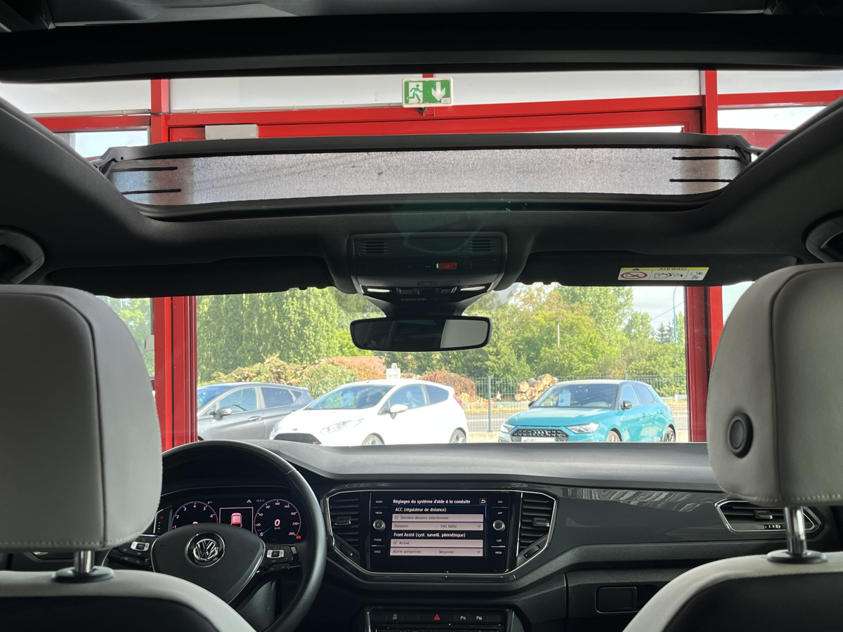 VOLKSWAGEN T-ROC 2,0 TSI 190 R-LINE DSG7 4MOTION TOIT PANORAMIQUE OUVRANT ATTELAGE  APPLE CARPLAY  DMS  ACC GPS CAMERA VIRTUAL COCKPIT HIFI BEATS FULL LED REGULATEUR LIMITEUR JANTE 19 EXCELLENT ETAT