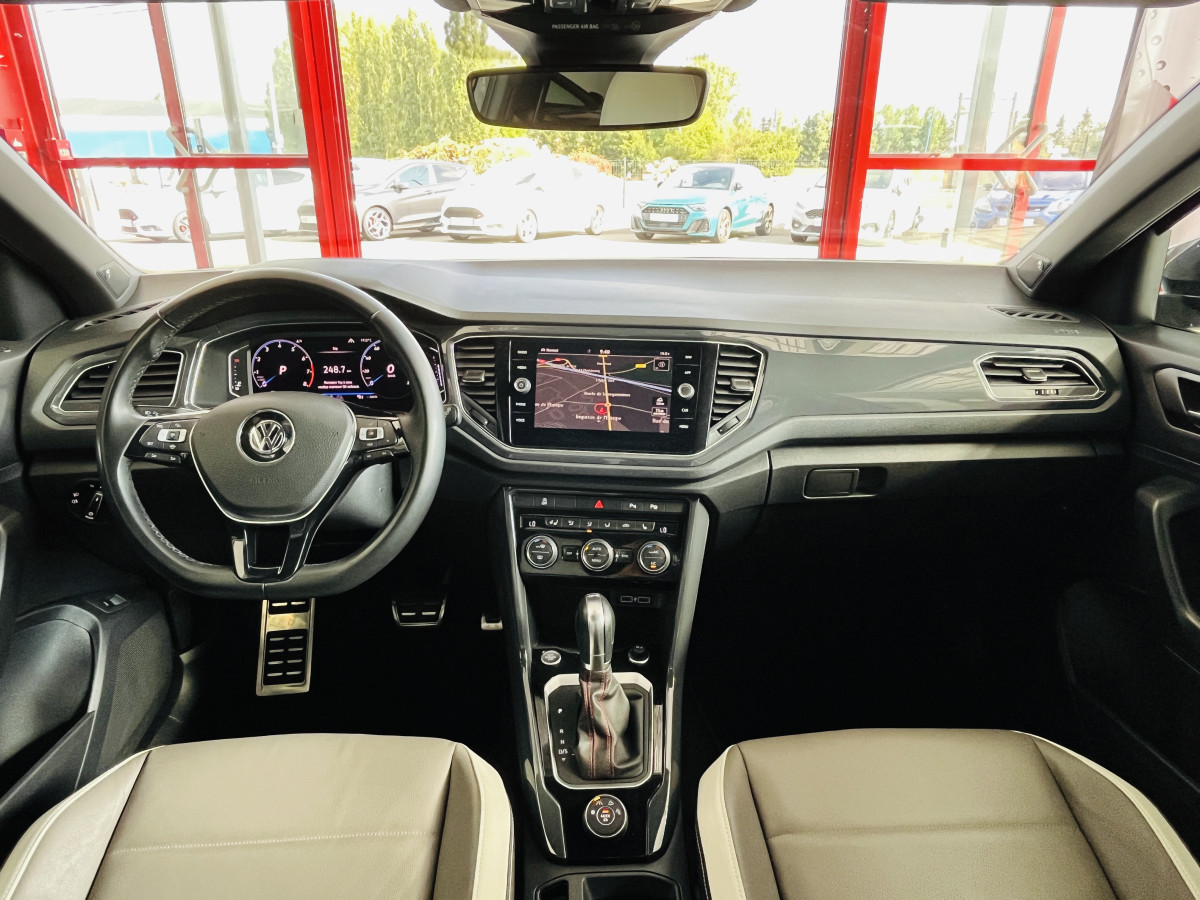 VOLKSWAGEN T-ROC 2,0 TSI 190 R-LINE DSG7 4MOTION TOIT PANORAMIQUE OUVRANT ATTELAGE  APPLE CARPLAY  DMS  ACC GPS CAMERA VIRTUAL COCKPIT HIFI BEATS FULL LED REGULATEUR LIMITEUR JANTE 19 EXCELLENT ETAT
