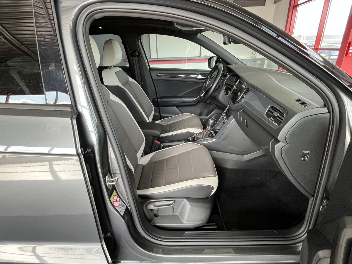 VOLKSWAGEN T-ROC 2,0 TSI 190 R-LINE DSG7 4MOTION TOIT PANORAMIQUE OUVRANT ATTELAGE  APPLE CARPLAY  DMS  ACC GPS CAMERA VIRTUAL COCKPIT HIFI BEATS FULL LED REGULATEUR LIMITEUR JANTE 19 EXCELLENT ETAT