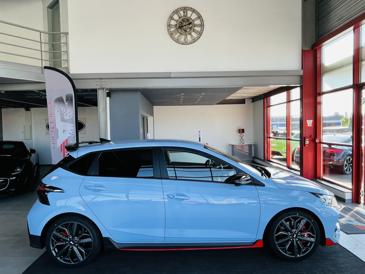 HYUNDAI I20 N 1,6 T-GDI 204 GPS CAMERA APPLE CARPLAY REGULATEUR LIMITEUR KEYLESS VIRTUAL COCKPIT DRIVE SELECT HIFI BOSE FULL LED DIFFERENTIEL A GLISSEMENT ETAT NEUF
